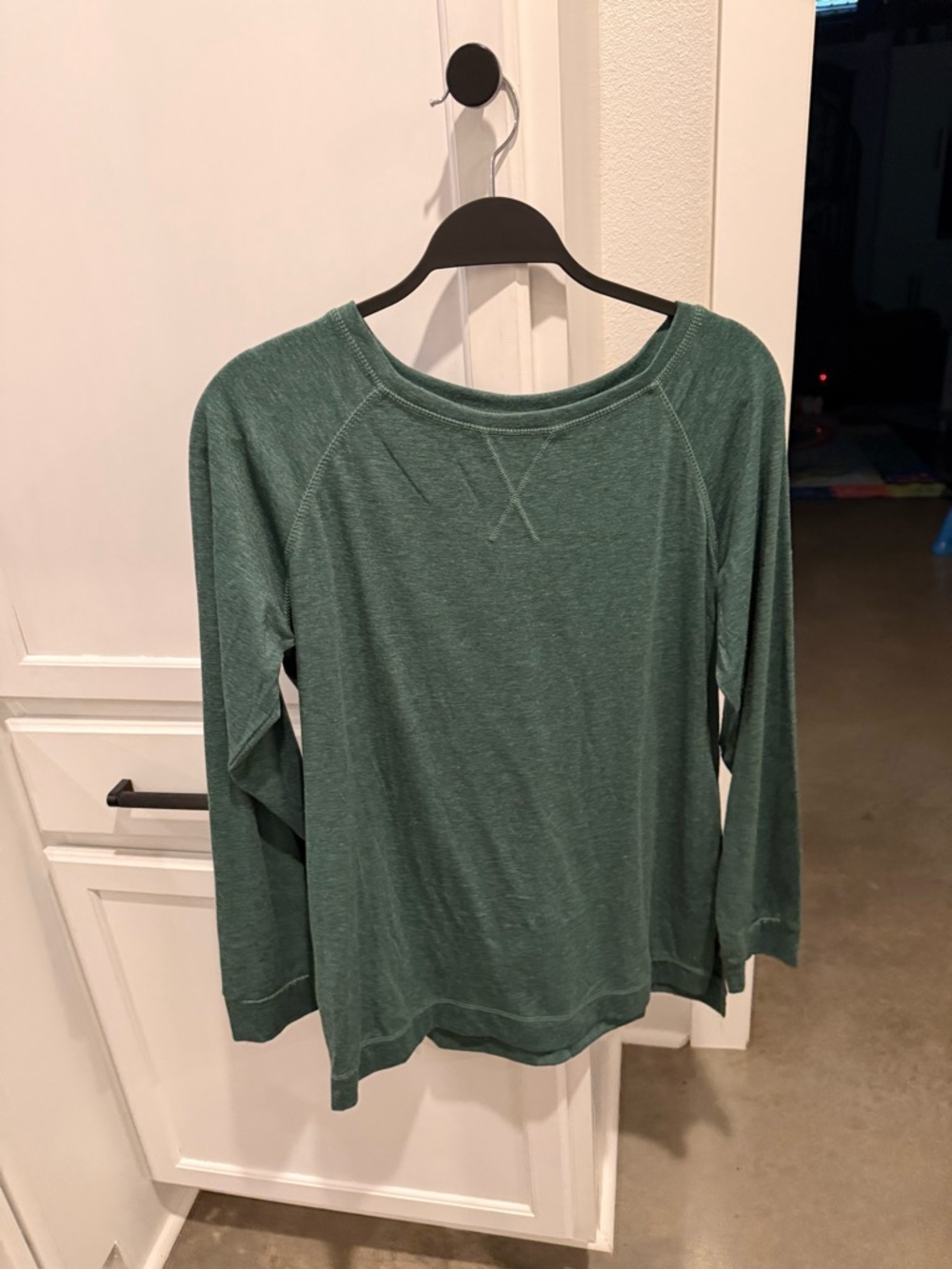 Women's Long-Sleeve Crewneck Top in Green